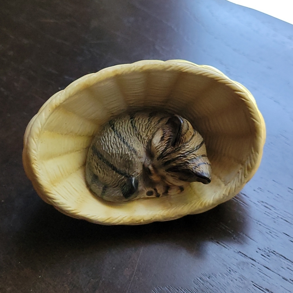 Vintage RARE Japan Harvey Knox Kitten Basket
